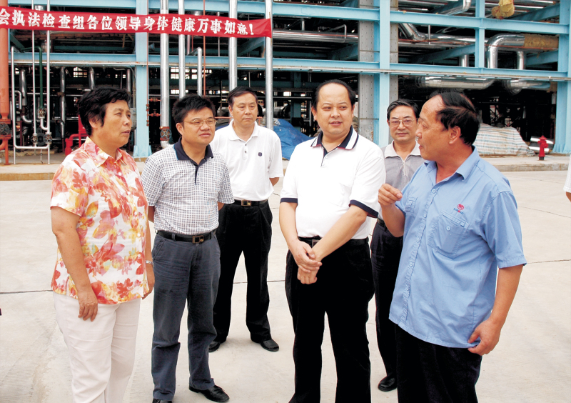 2008年9月10日，湖北省人大常委副主任蔣大國來公司，對公司《勞動合同法》實施情況進行檢查