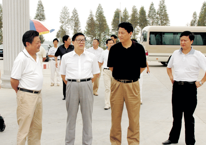  2006年9月1日，湖北省委常委、統(tǒng)戰(zhàn)部部長蘇曉云蒞臨我公司考察，張嗣義書記陪同